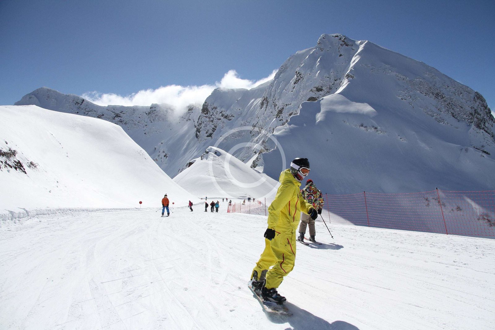 You are currently viewing Skiing and Snowboarding: Safety Tips for Families